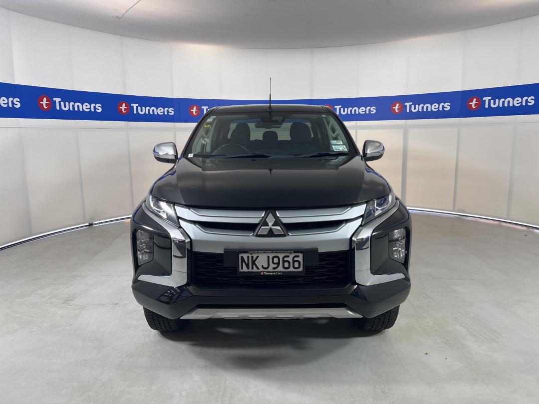 Photo '2' of Mitsubishi Triton