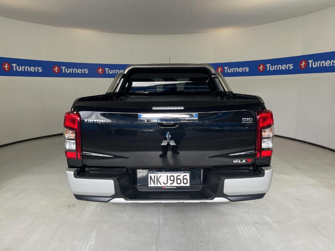 Photo '6' of Mitsubishi Triton