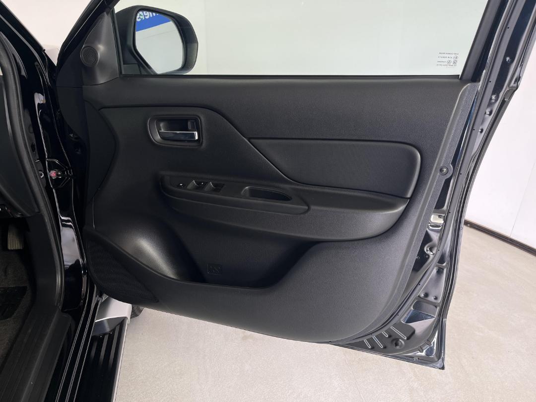 Photo '15' of Mitsubishi Triton