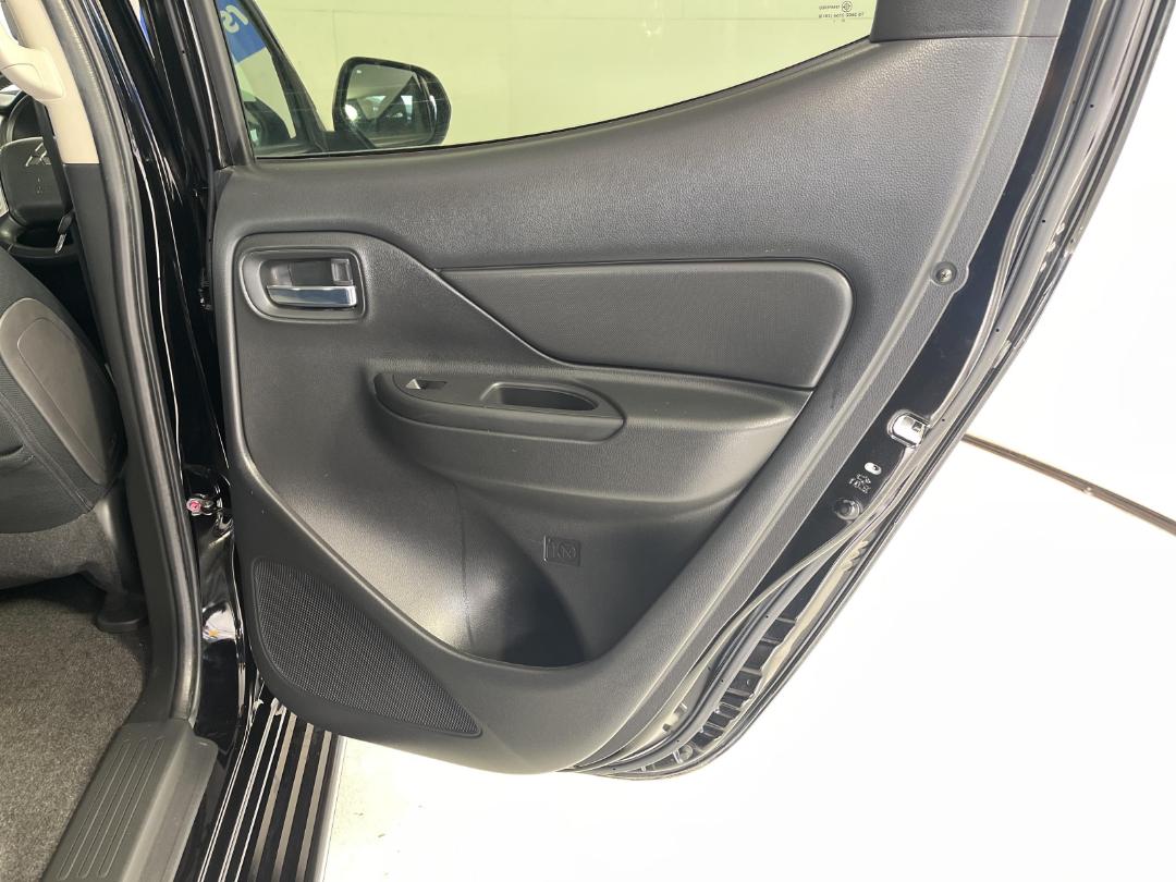 Photo '19' of Mitsubishi Triton