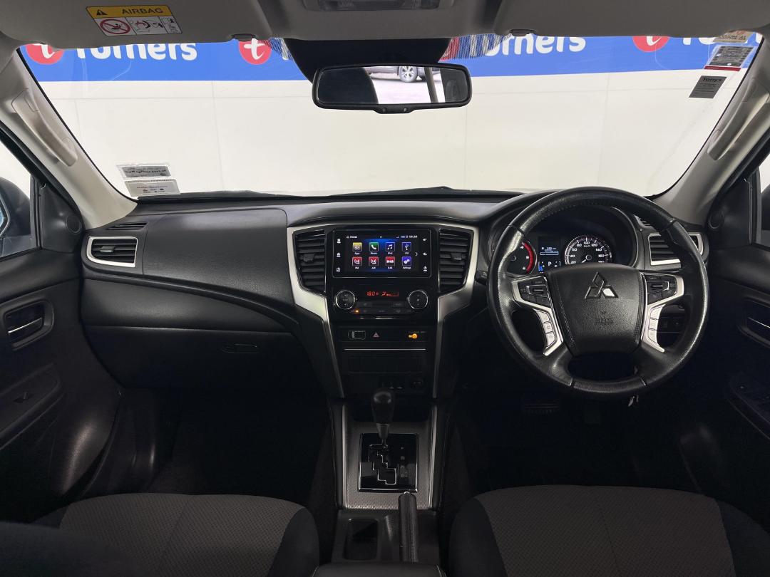 Photo '17' of Mitsubishi Triton