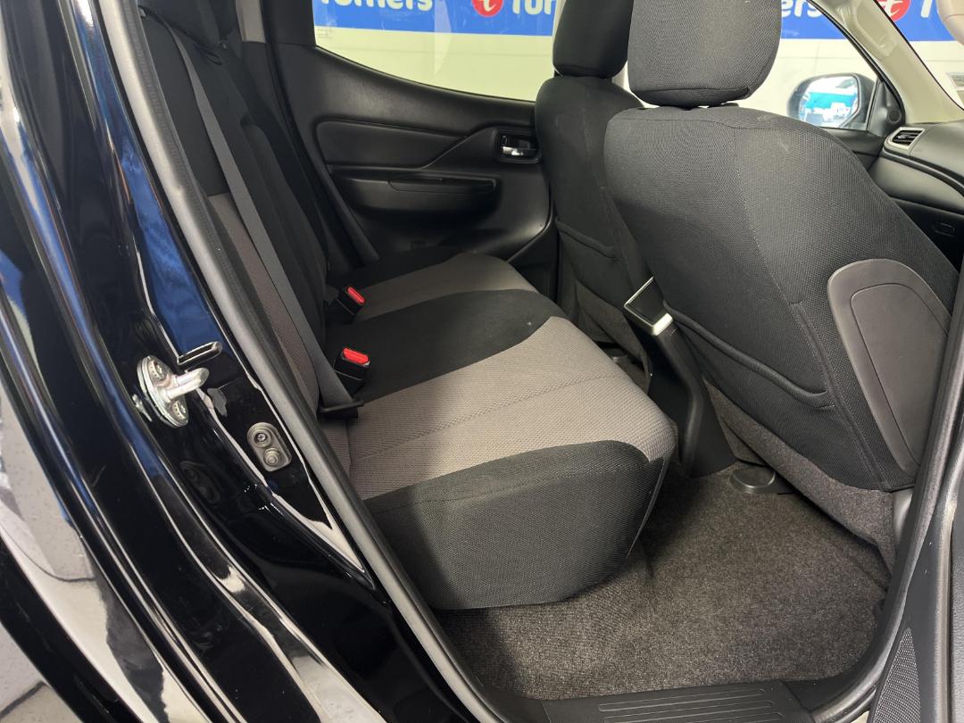 Photo '20' of Mitsubishi Triton