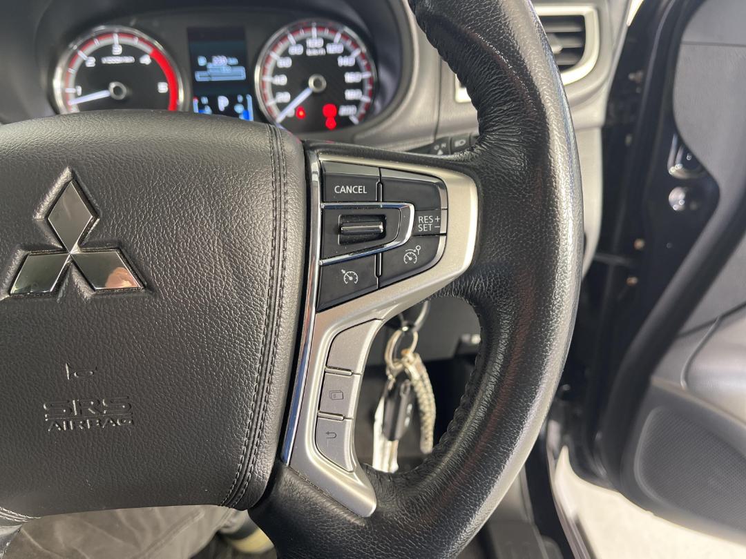 Photo '27' of Mitsubishi Triton