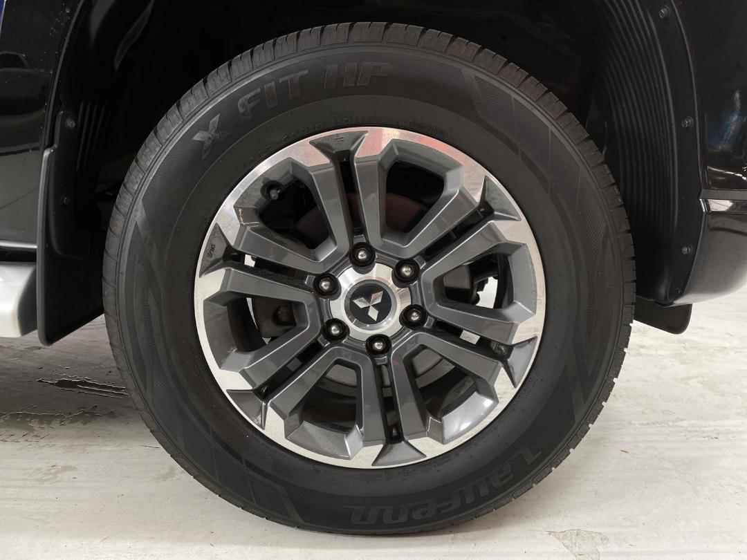 Photo '9' of Mitsubishi Triton