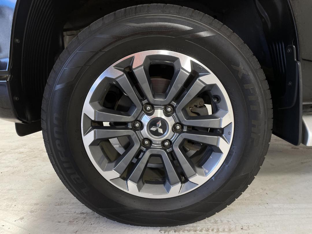 Photo '10' of Mitsubishi Triton