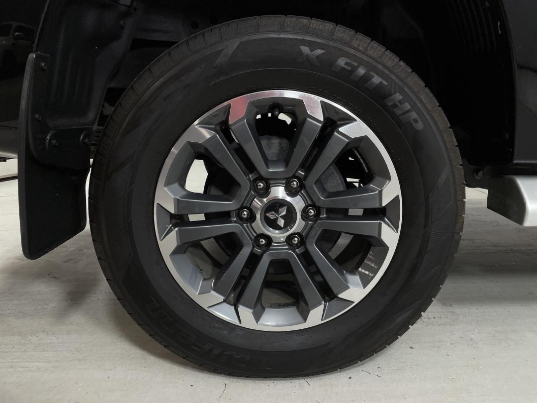 Photo '12' of Mitsubishi Triton