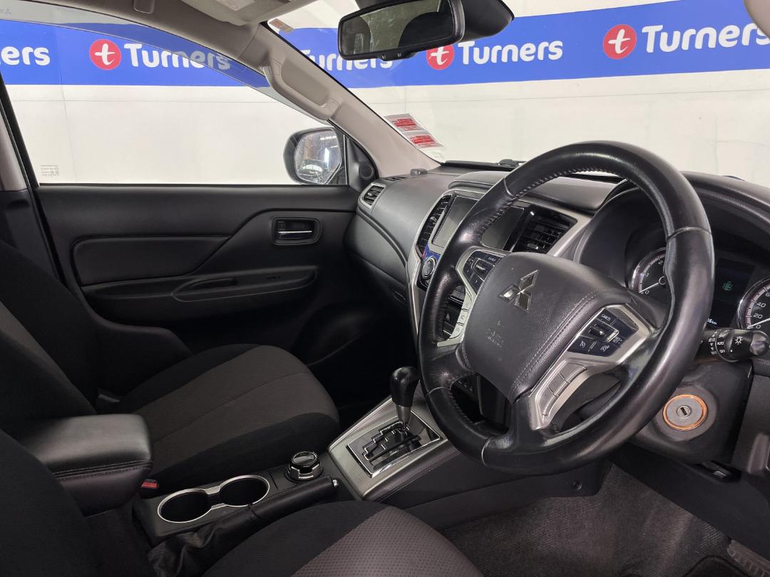 Photo '16' of Mitsubishi Triton