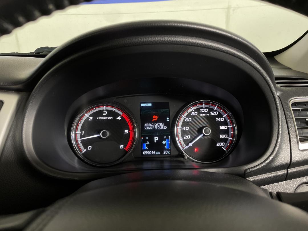 Photo '21' of Mitsubishi Triton