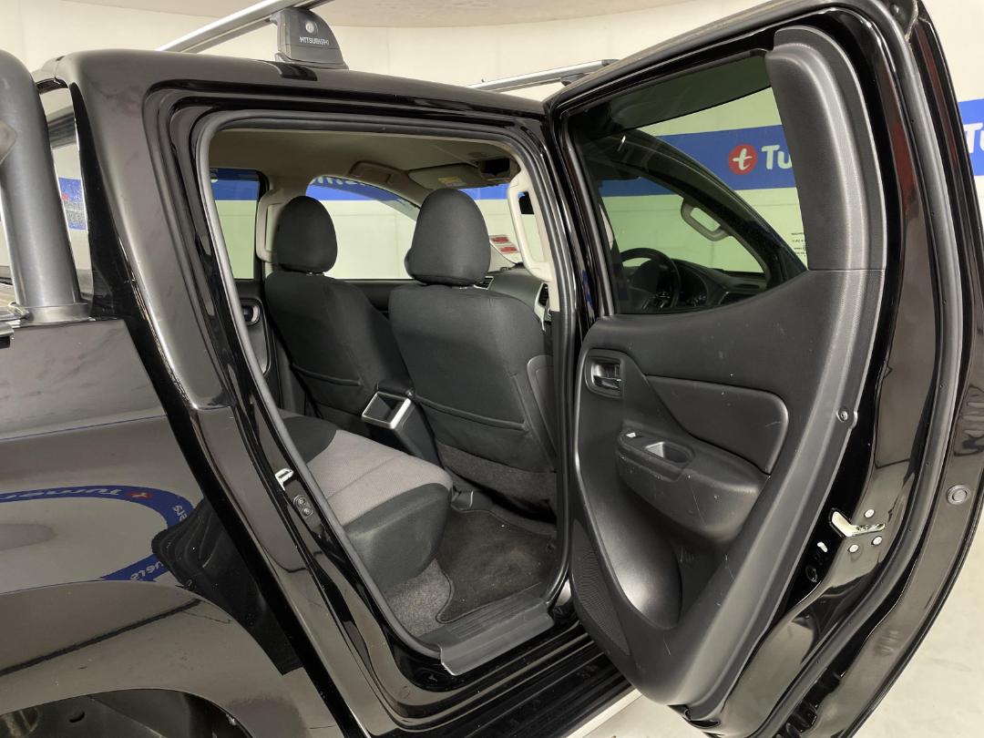 Photo '19' of Mitsubishi Triton