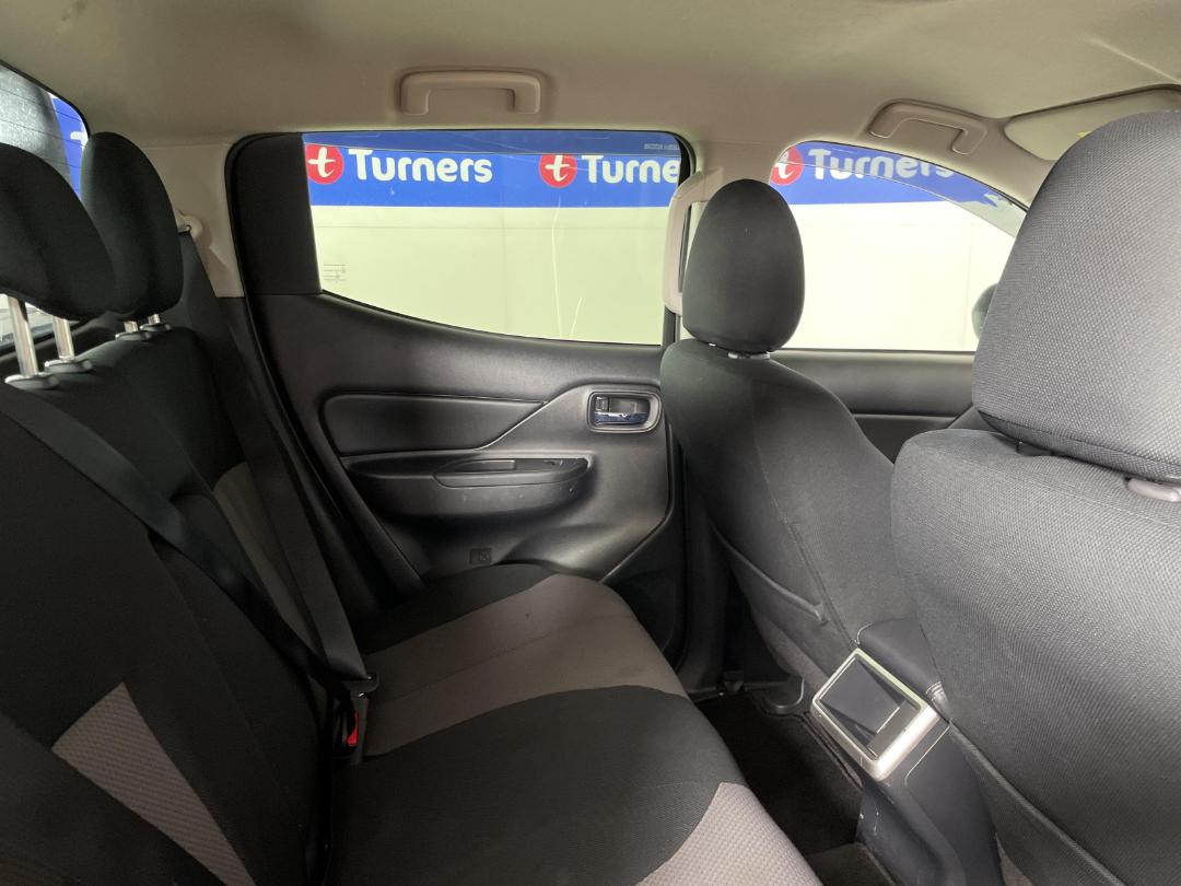 Photo '20' of Mitsubishi Triton