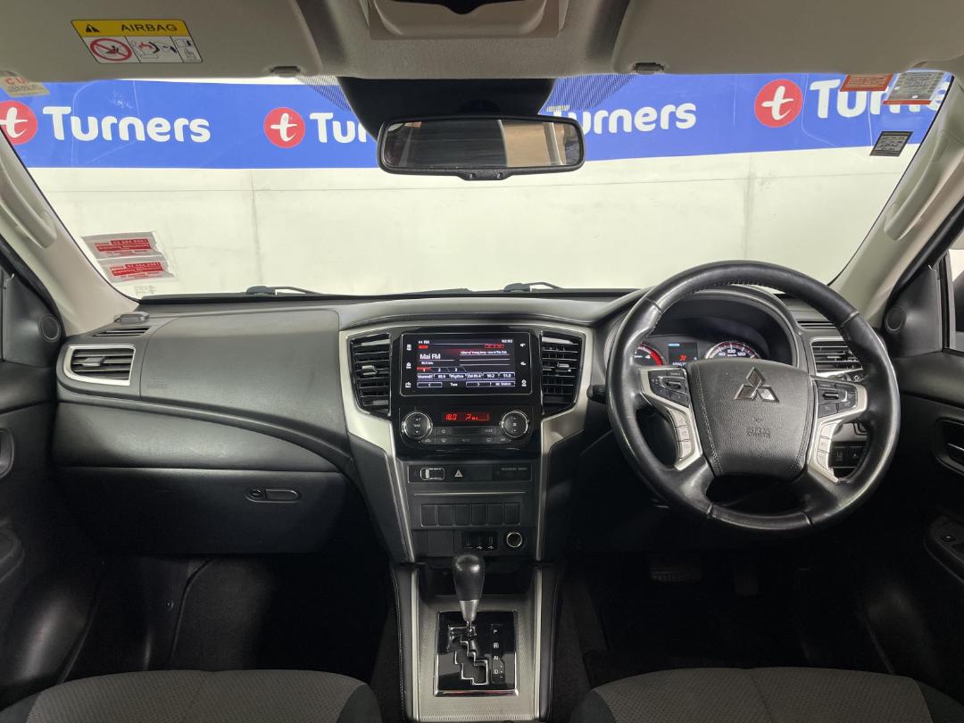 Photo '17' of Mitsubishi Triton