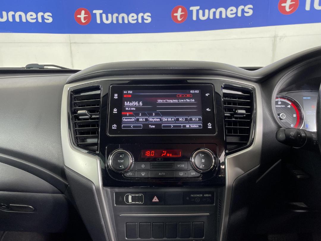 Photo '18' of Mitsubishi Triton