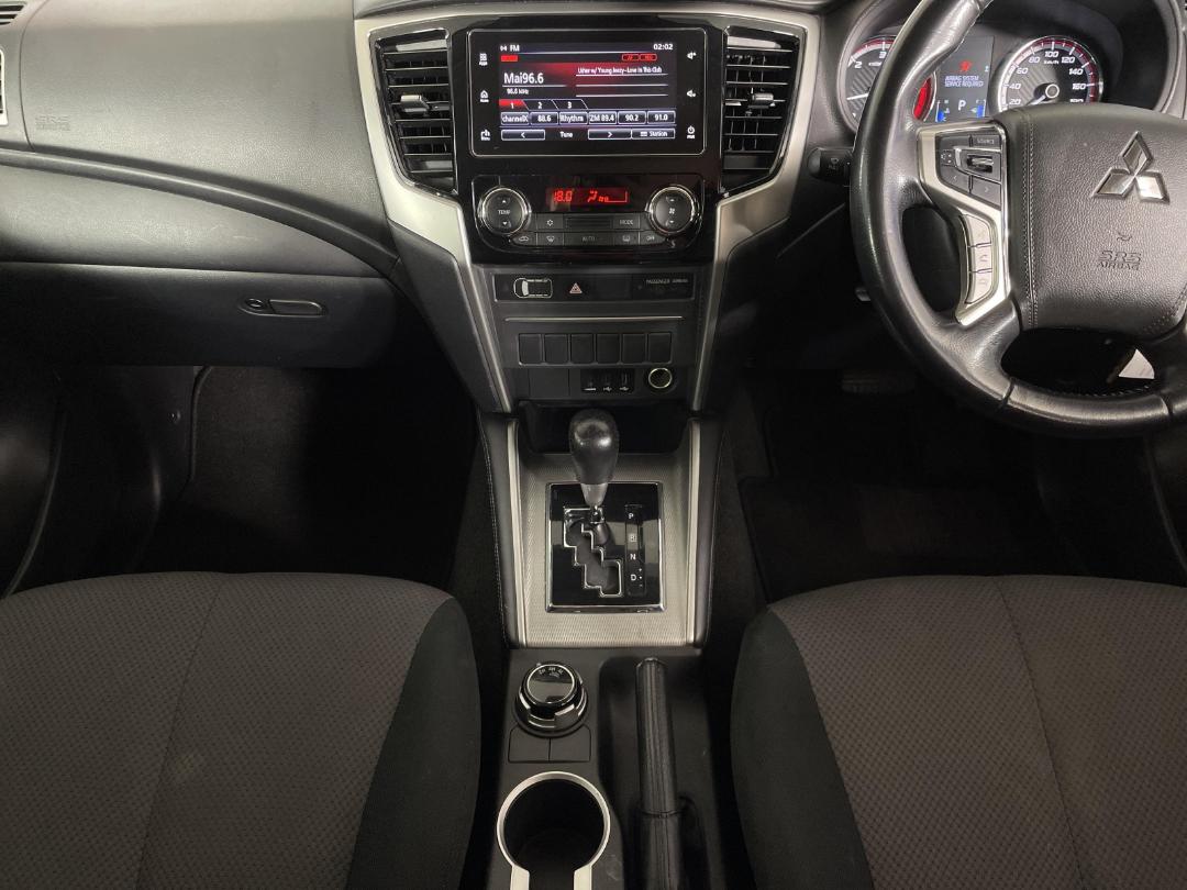 Photo '23' of Mitsubishi Triton