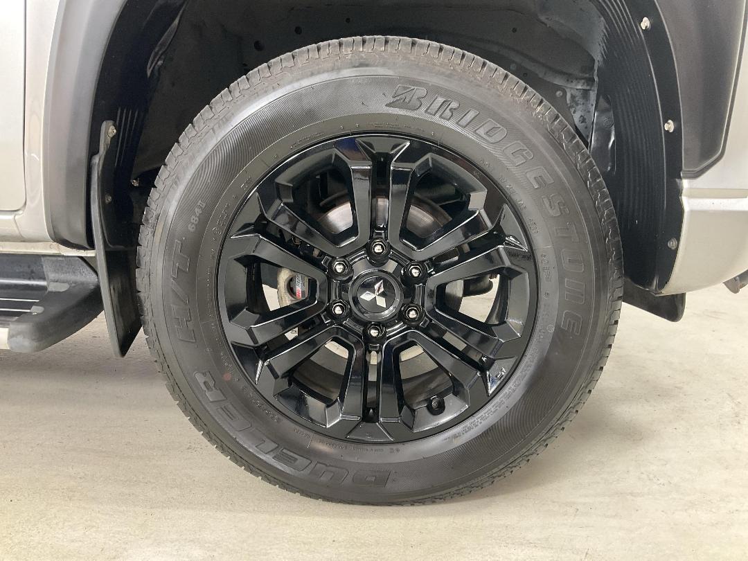 Photo '9' of Mitsubishi Triton