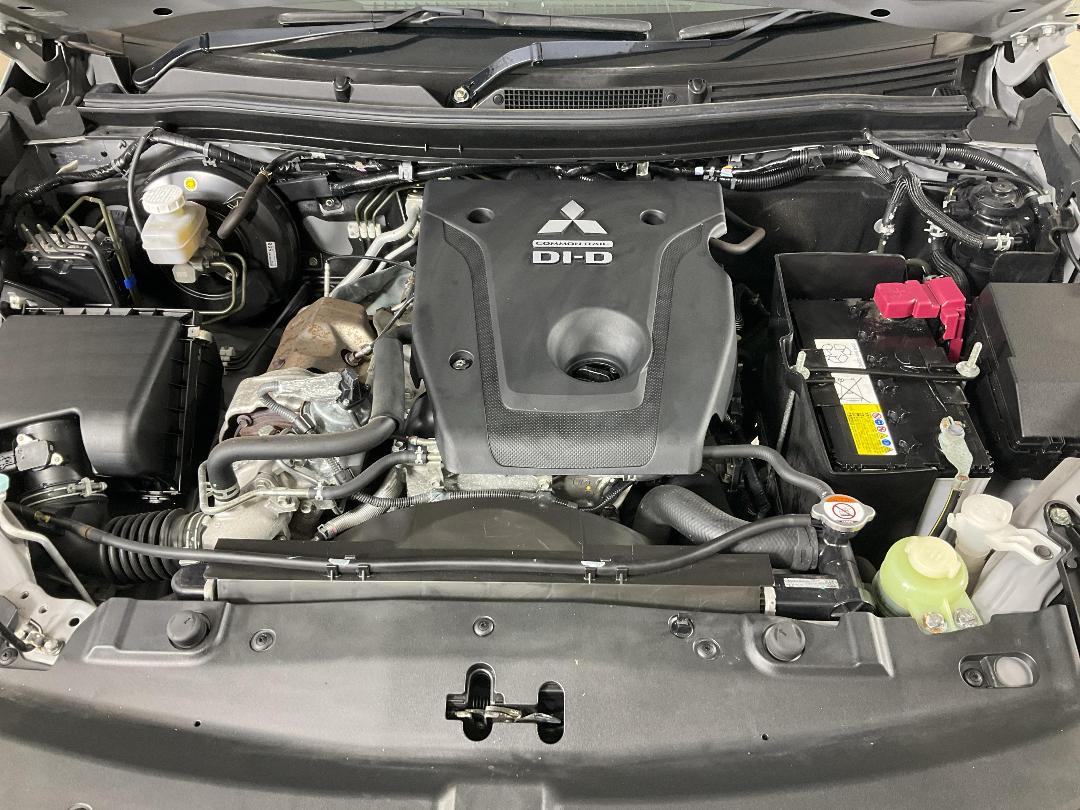 Photo '13' of Mitsubishi Triton