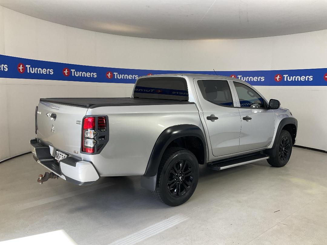 Photo '7' of Mitsubishi Triton