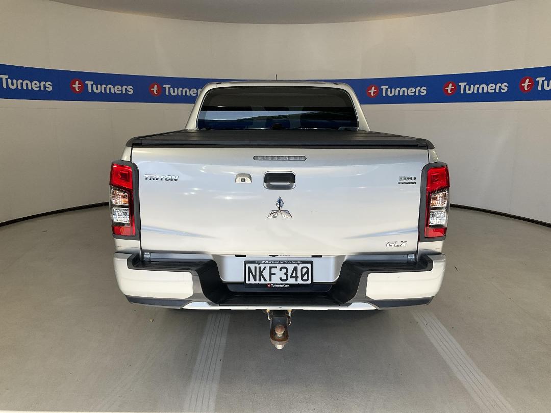 Photo '6' of Mitsubishi Triton