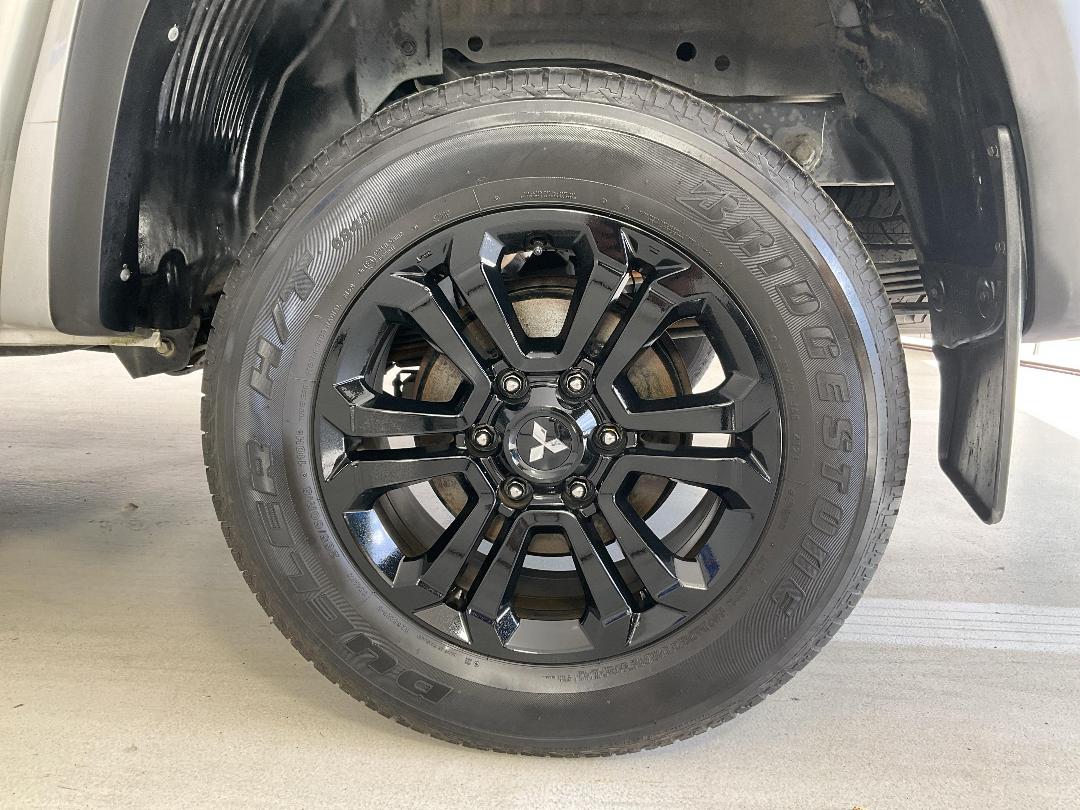 Photo '11' of Mitsubishi Triton