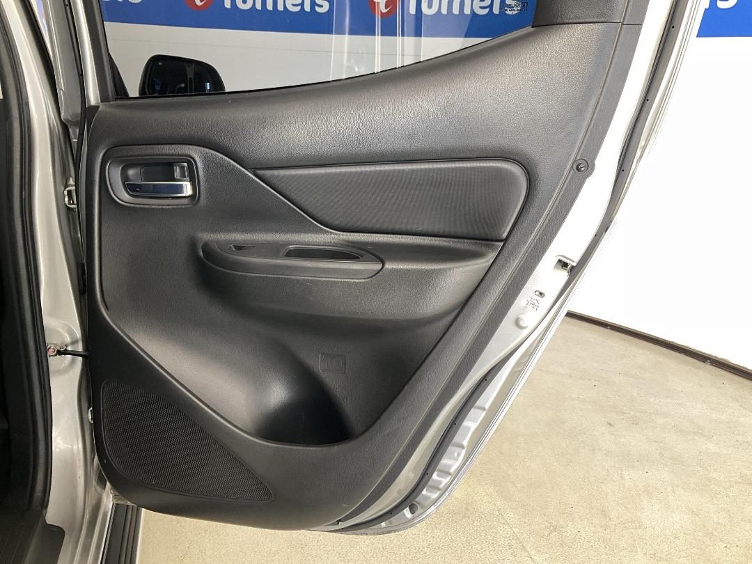 Photo '19' of Mitsubishi Triton