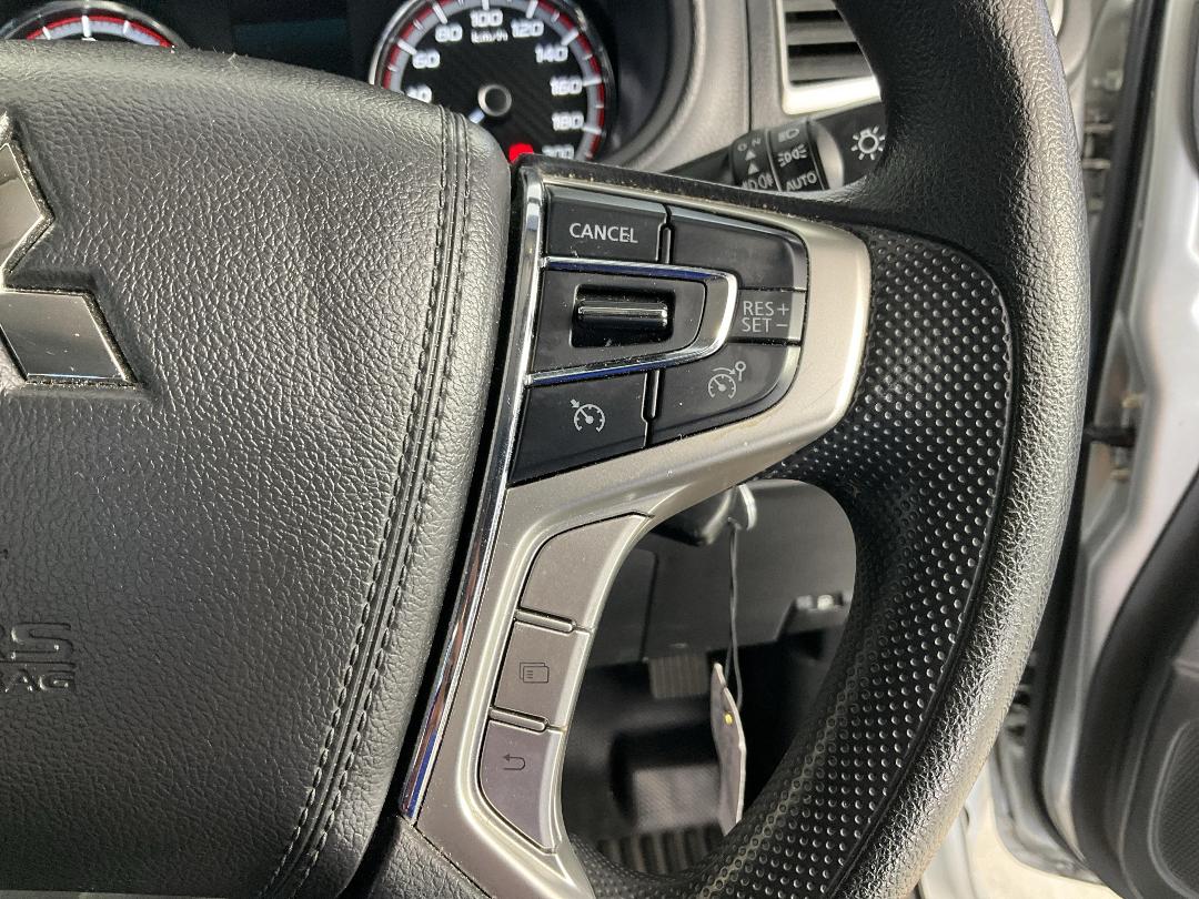 Photo '27' of Mitsubishi Triton