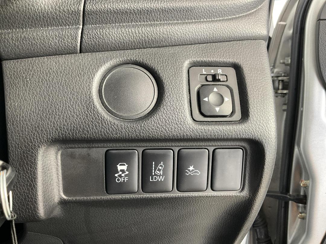 Photo '28' of Mitsubishi Triton