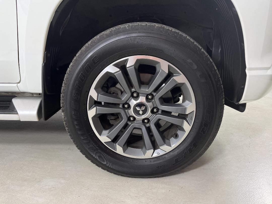 Photo '9' of Mitsubishi Triton