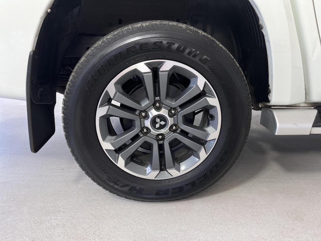 Photo '12' of Mitsubishi Triton