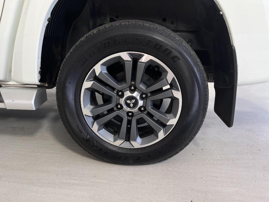 Photo '11' of Mitsubishi Triton