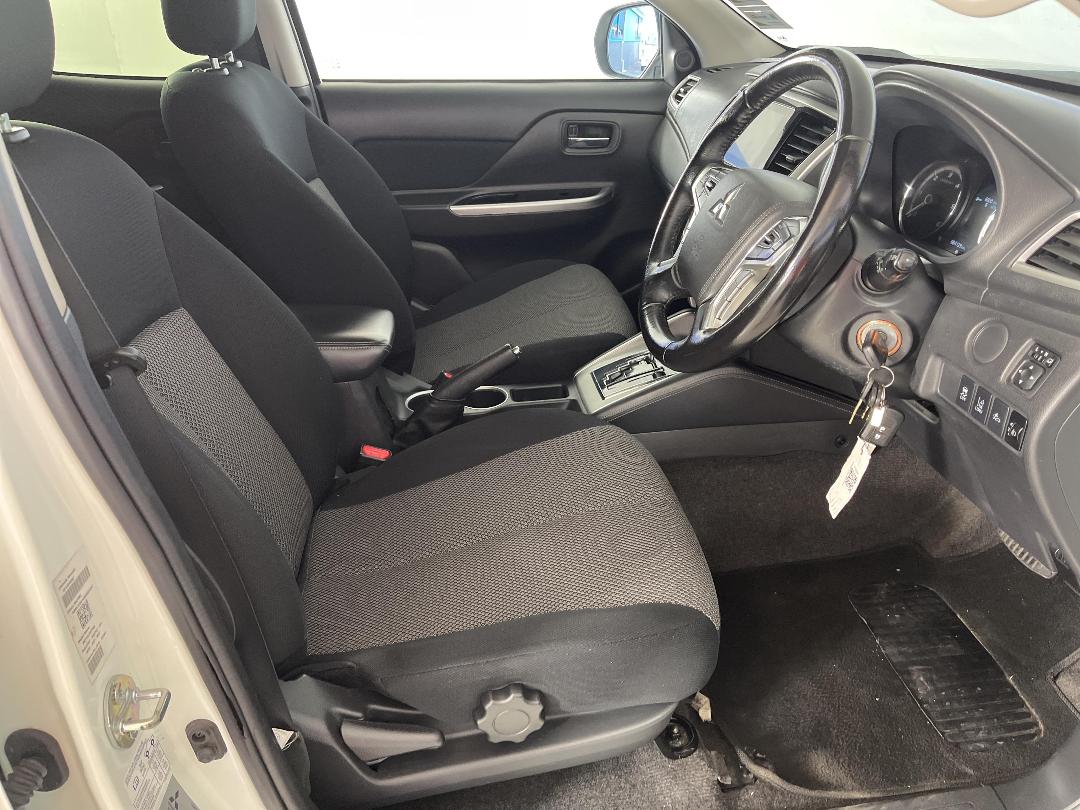 Photo '16' of Mitsubishi Triton