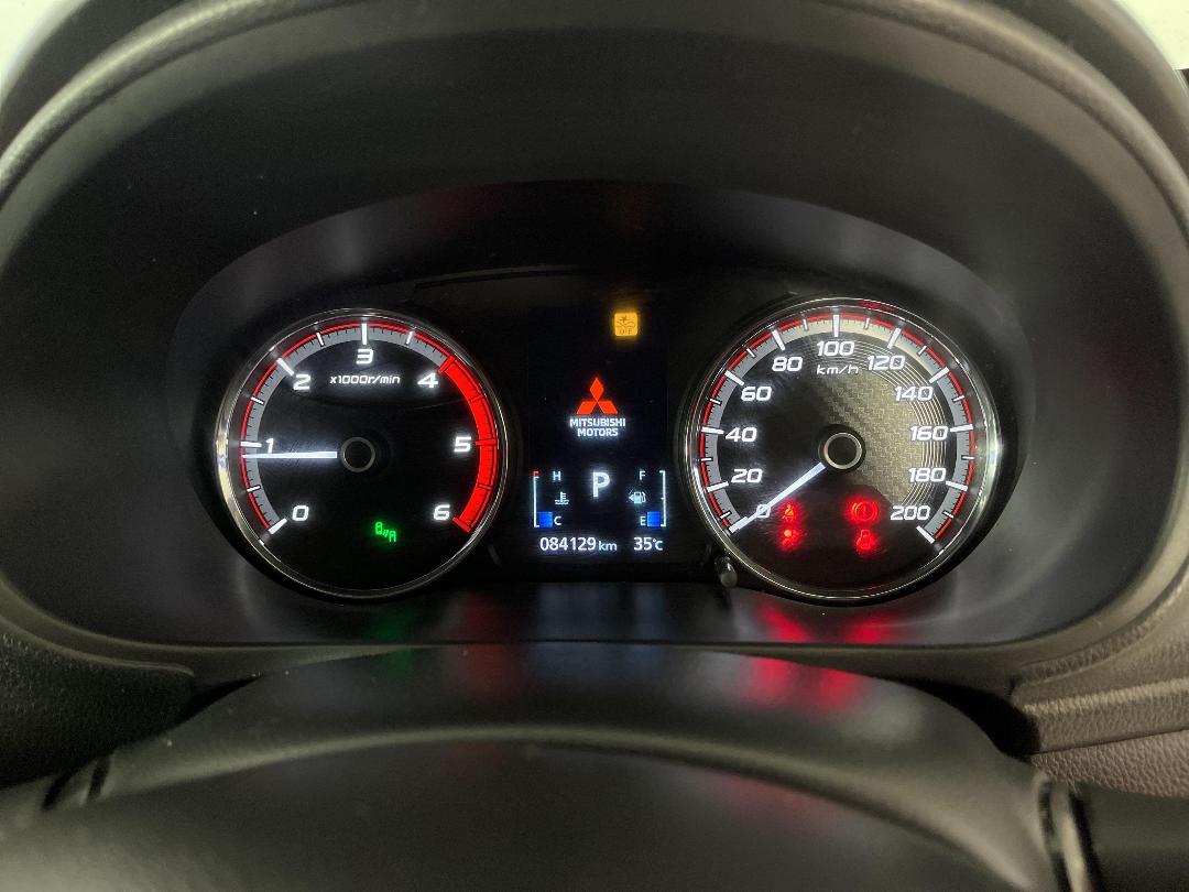 Photo '21' of Mitsubishi Triton