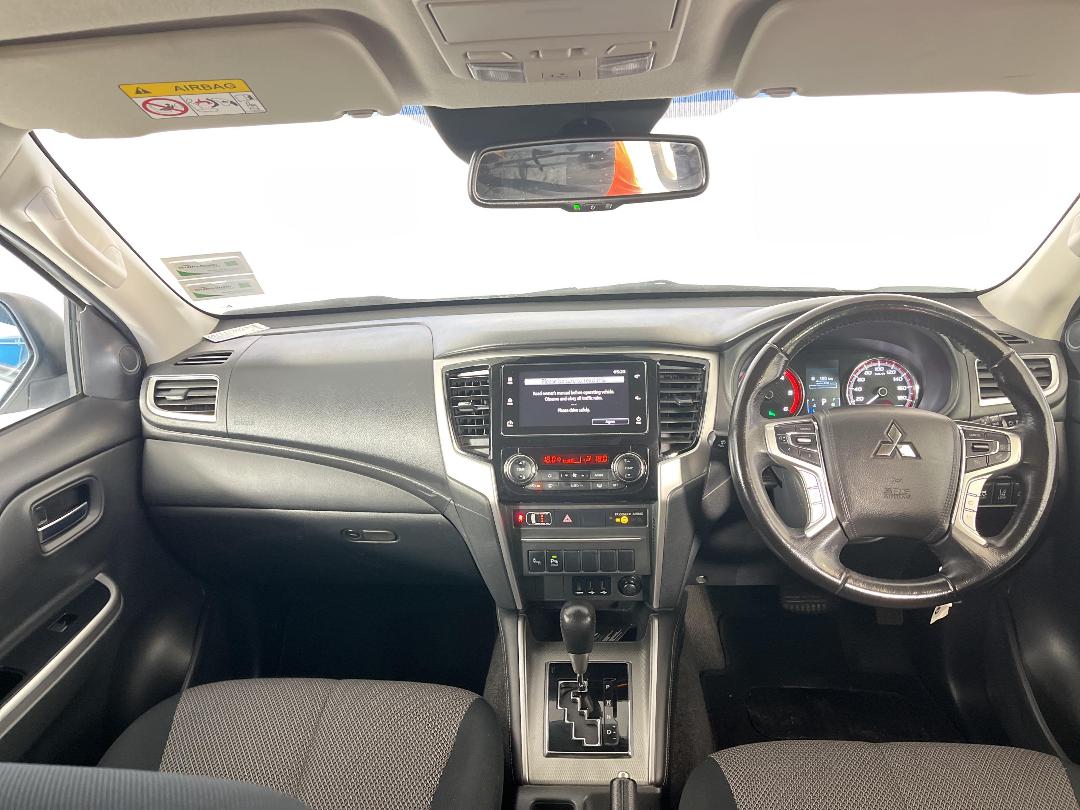 Photo '17' of Mitsubishi Triton