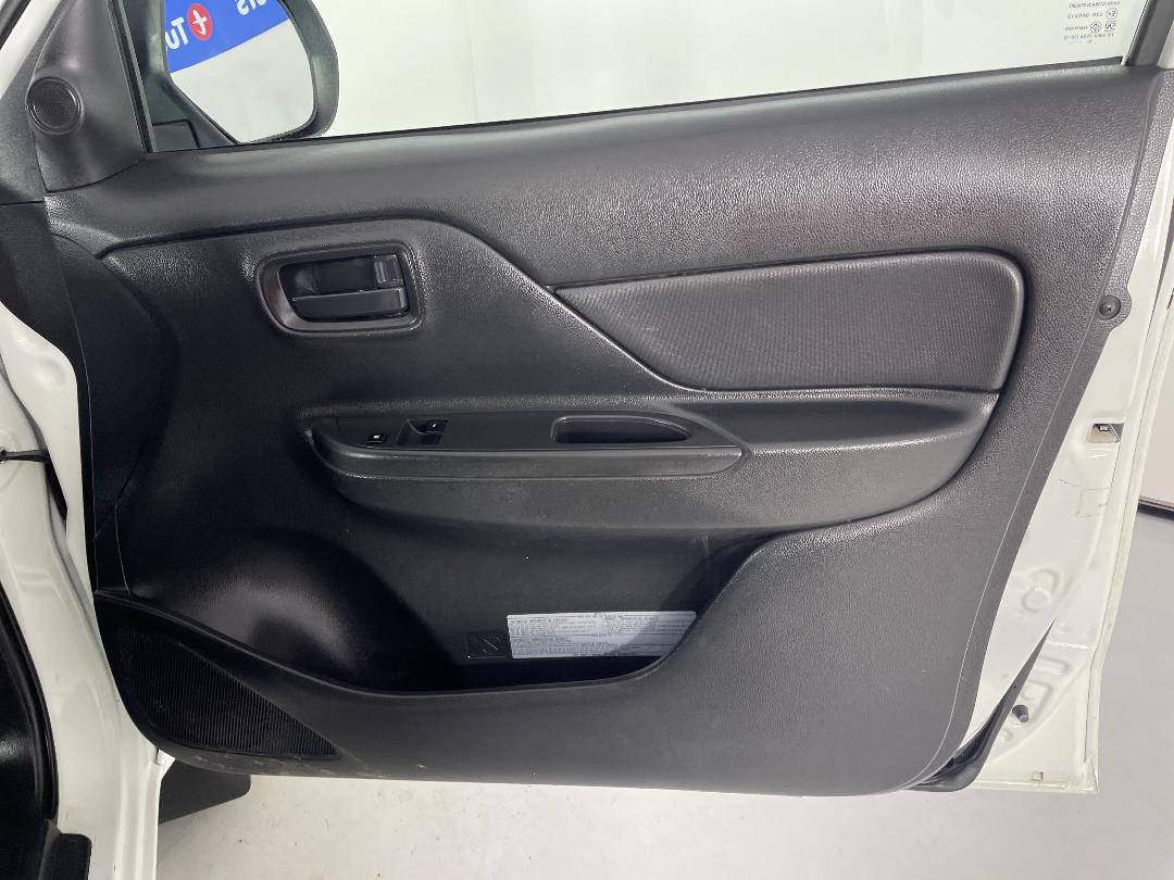 Photo '15' of Mitsubishi Triton Photo '15' of Mitsubishi Triton