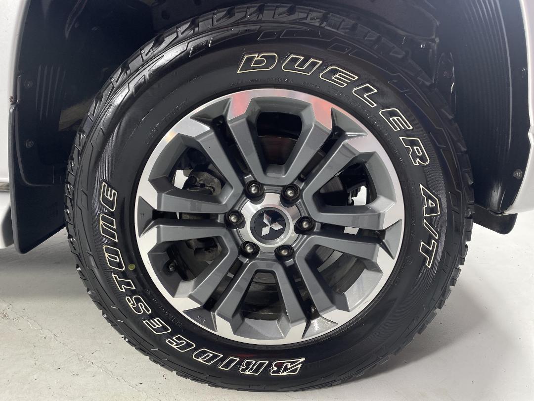 Photo '9' of Mitsubishi Triton