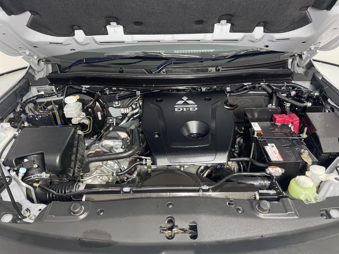 Photo '13' of Mitsubishi Triton