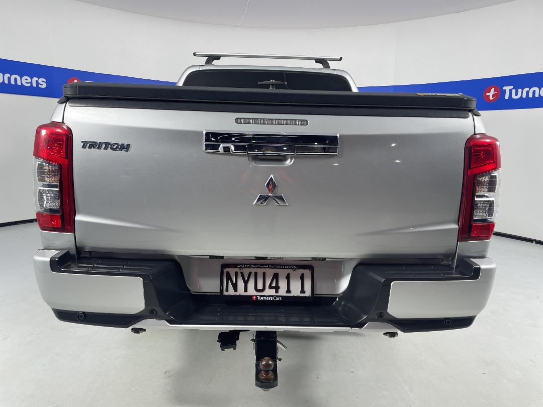 Photo '6' of Mitsubishi Triton