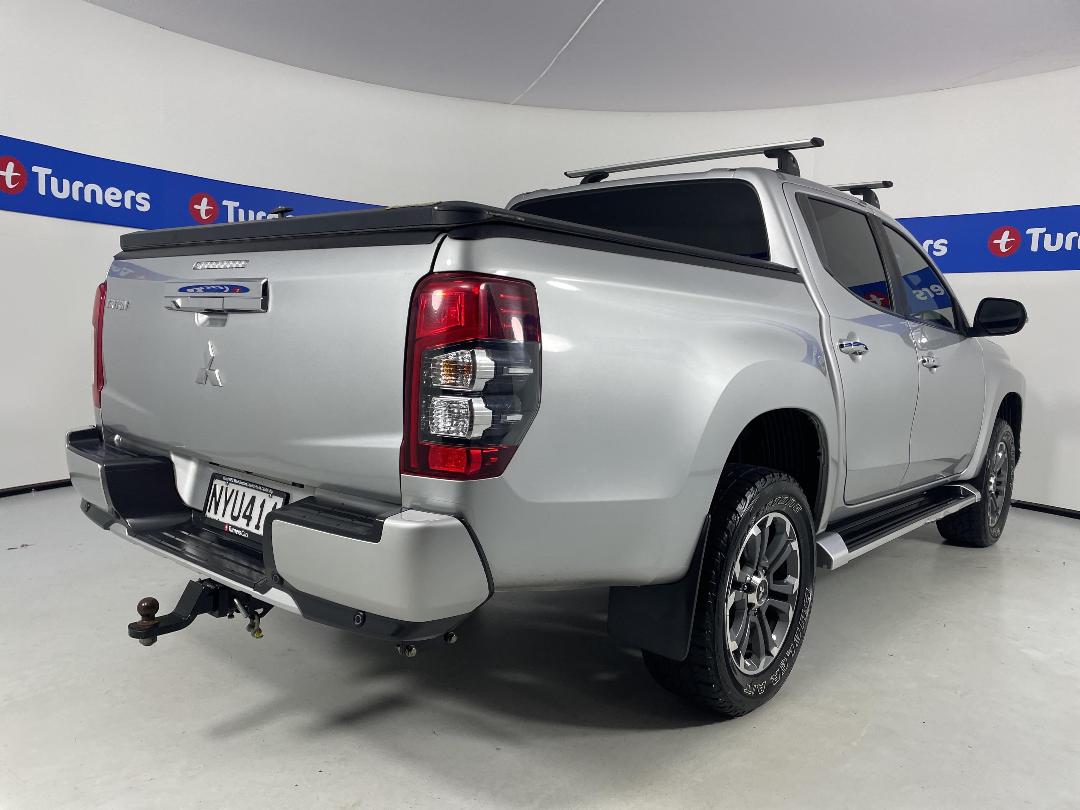 Photo '7' of Mitsubishi Triton