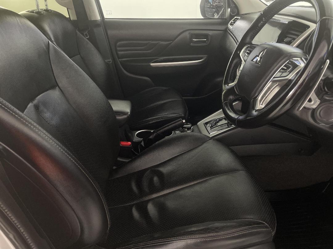 Photo '16' of Mitsubishi Triton