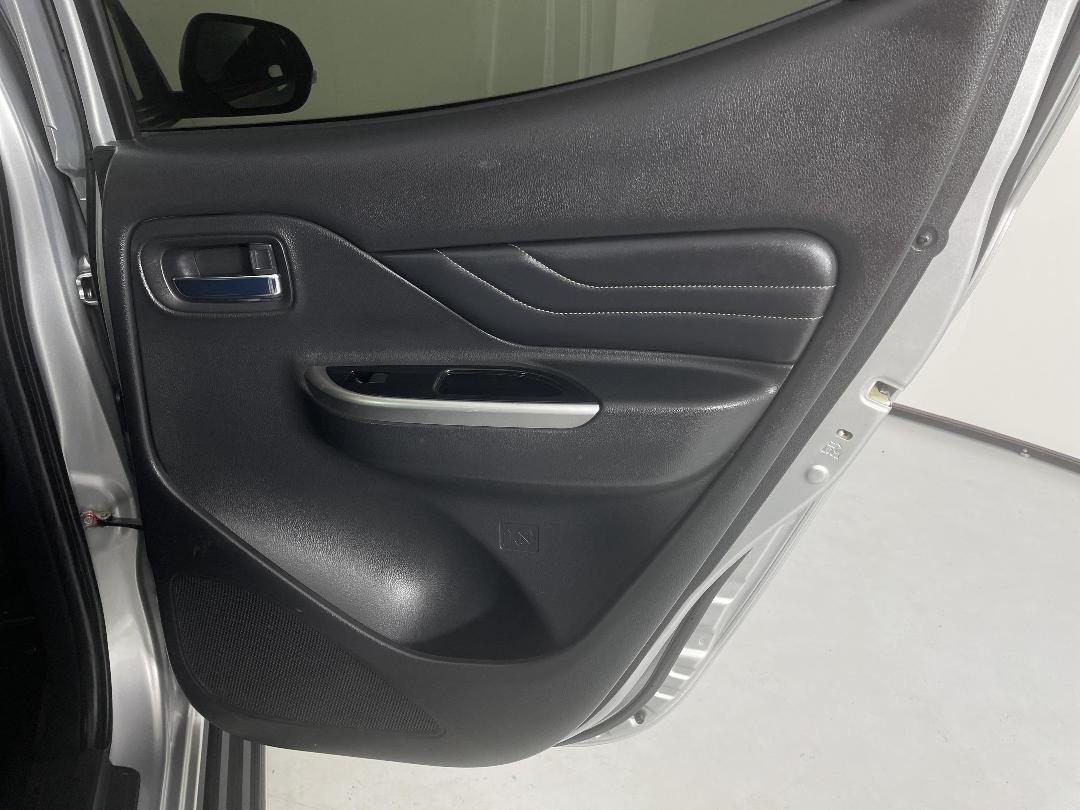 Photo '19' of Mitsubishi Triton