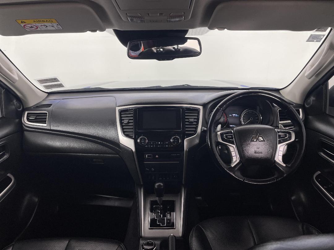 Photo '17' of Mitsubishi Triton