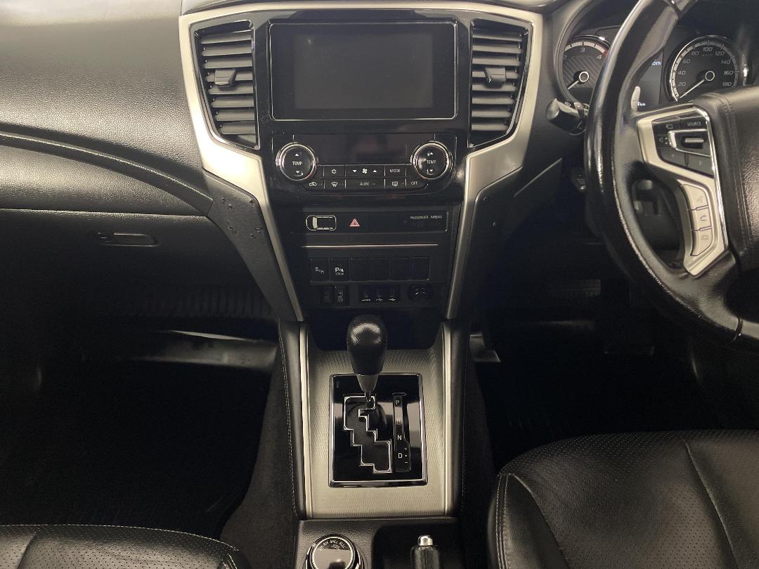 Photo '18' of Mitsubishi Triton