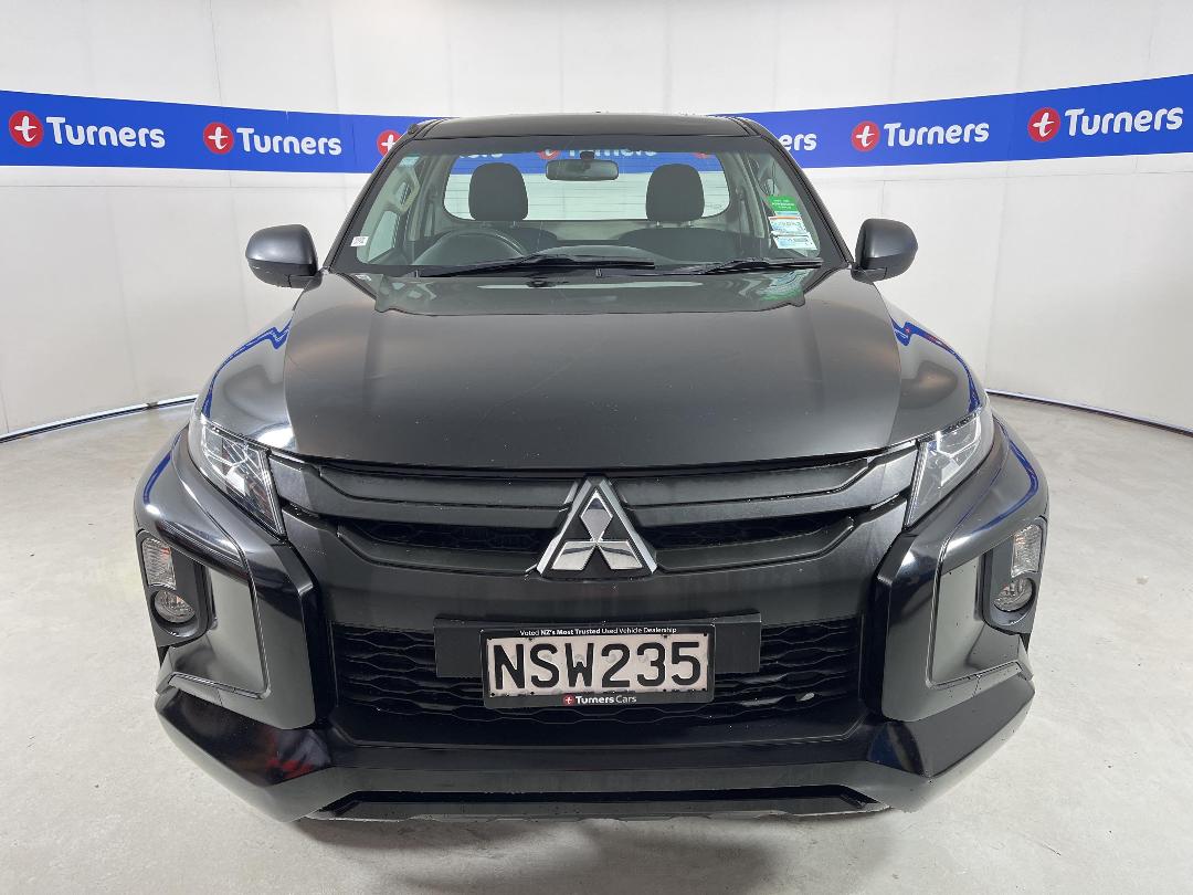 Photo '2' of Mitsubishi Triton