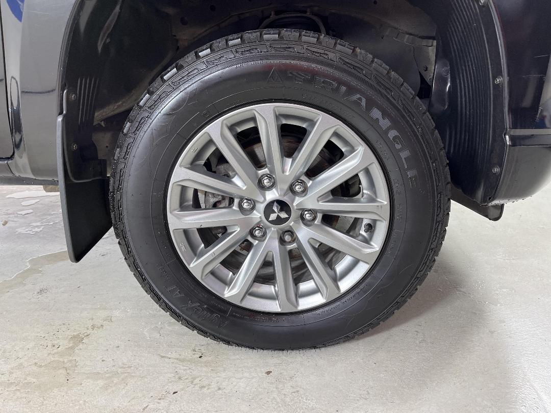 Photo '9' of Mitsubishi Triton