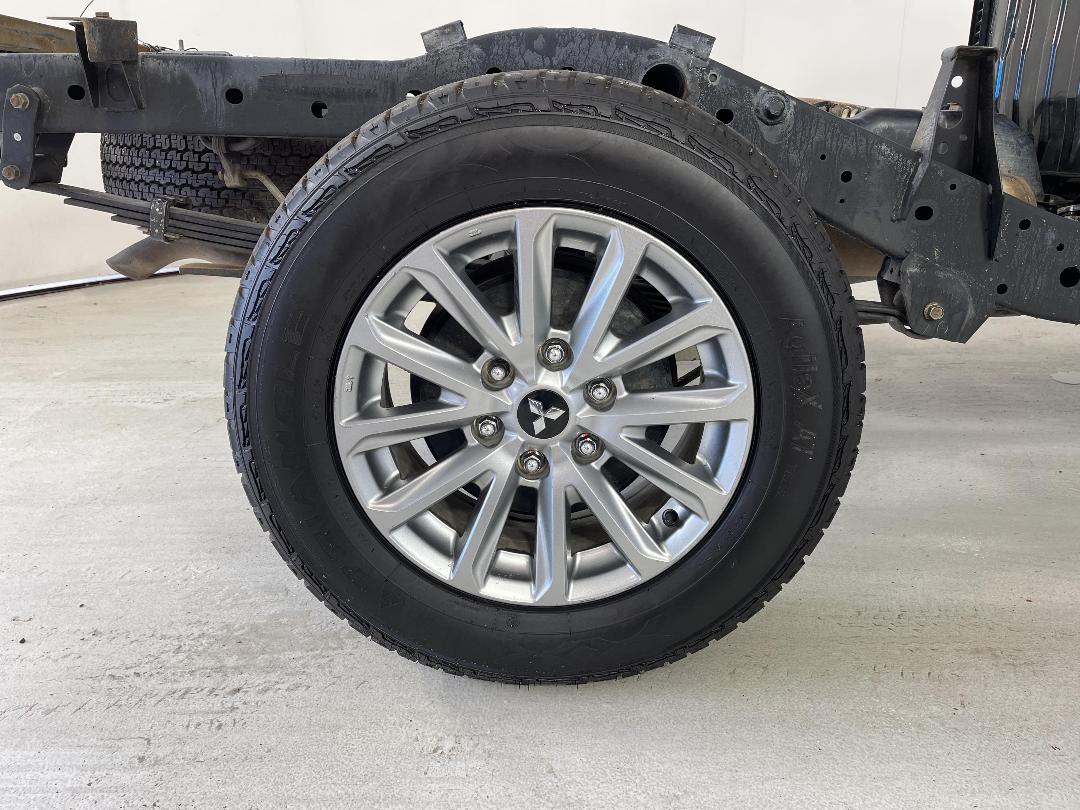 Photo '12' of Mitsubishi Triton