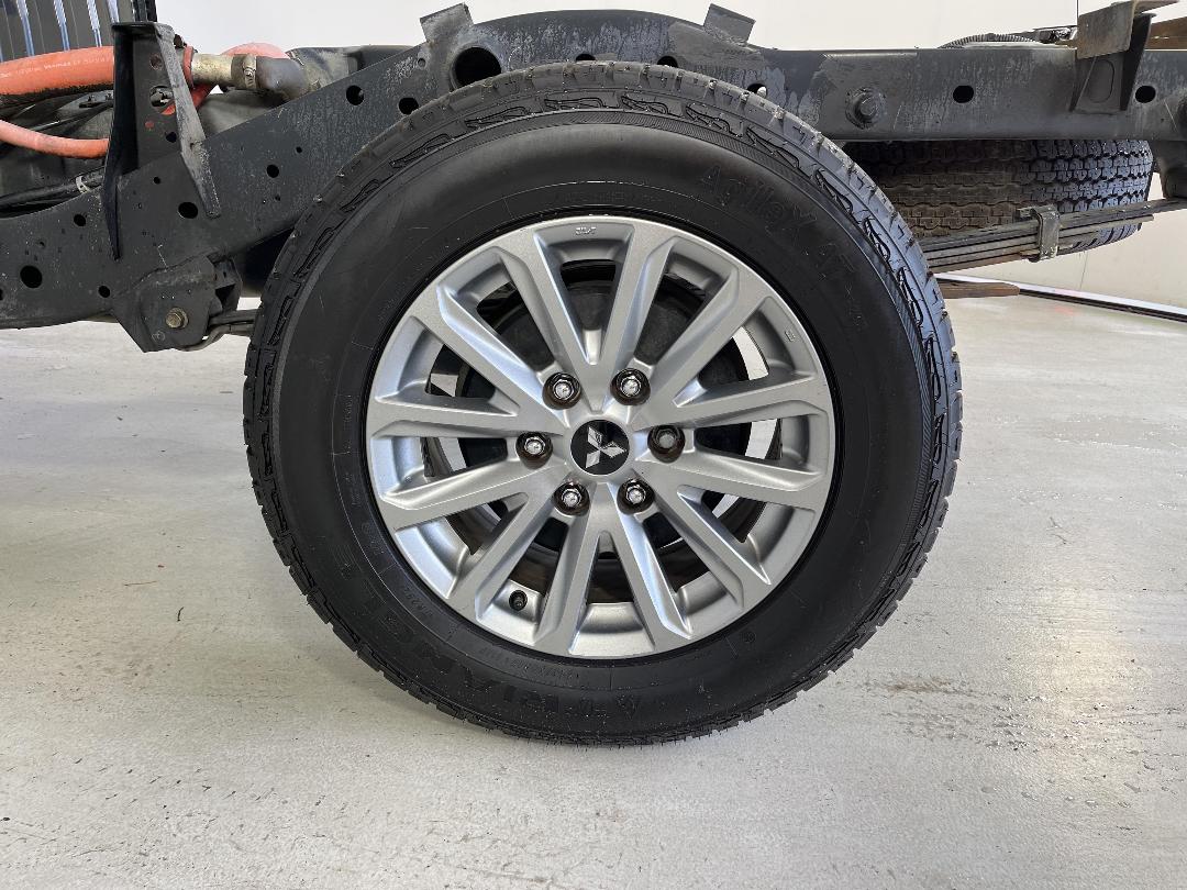 Photo '11' of Mitsubishi Triton