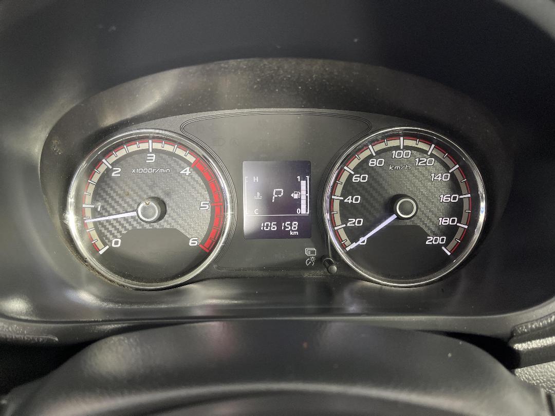 Photo '18' of Mitsubishi Triton