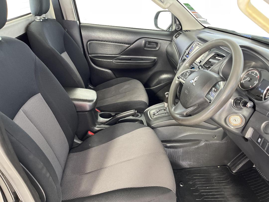 Photo '15' of Mitsubishi Triton