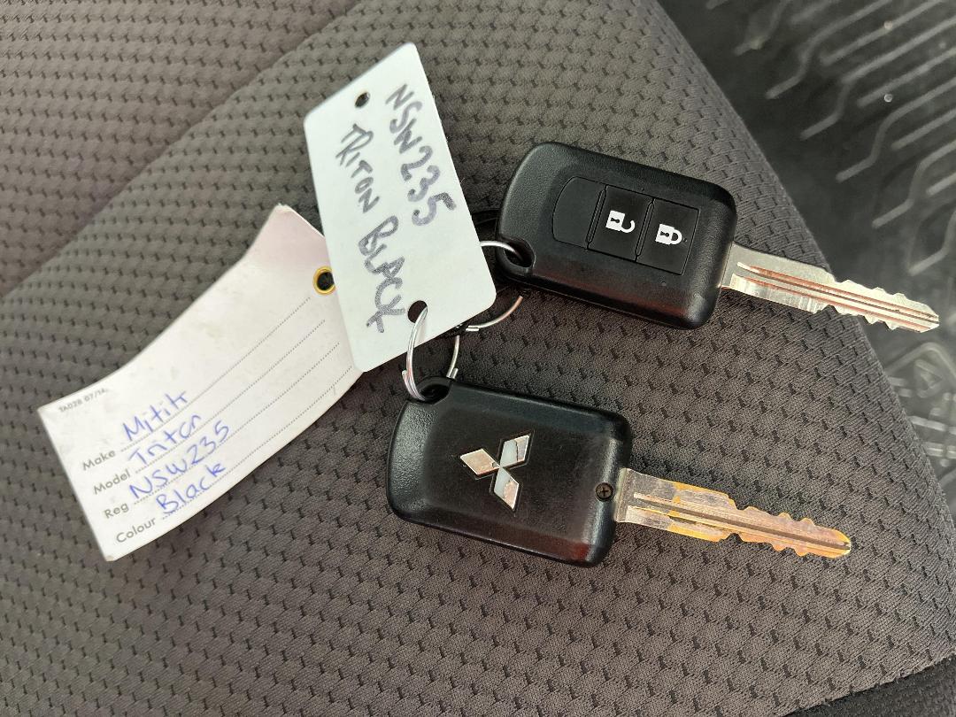 Photo '19' of Mitsubishi Triton