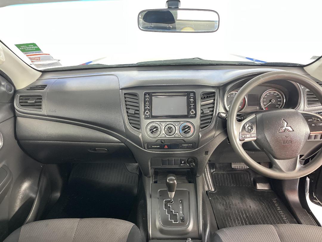 Photo '16' of Mitsubishi Triton