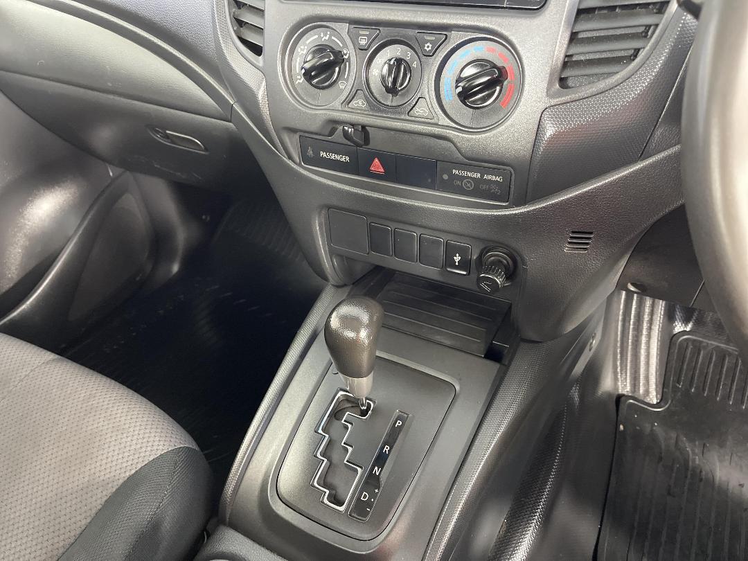 Photo '17' of Mitsubishi Triton