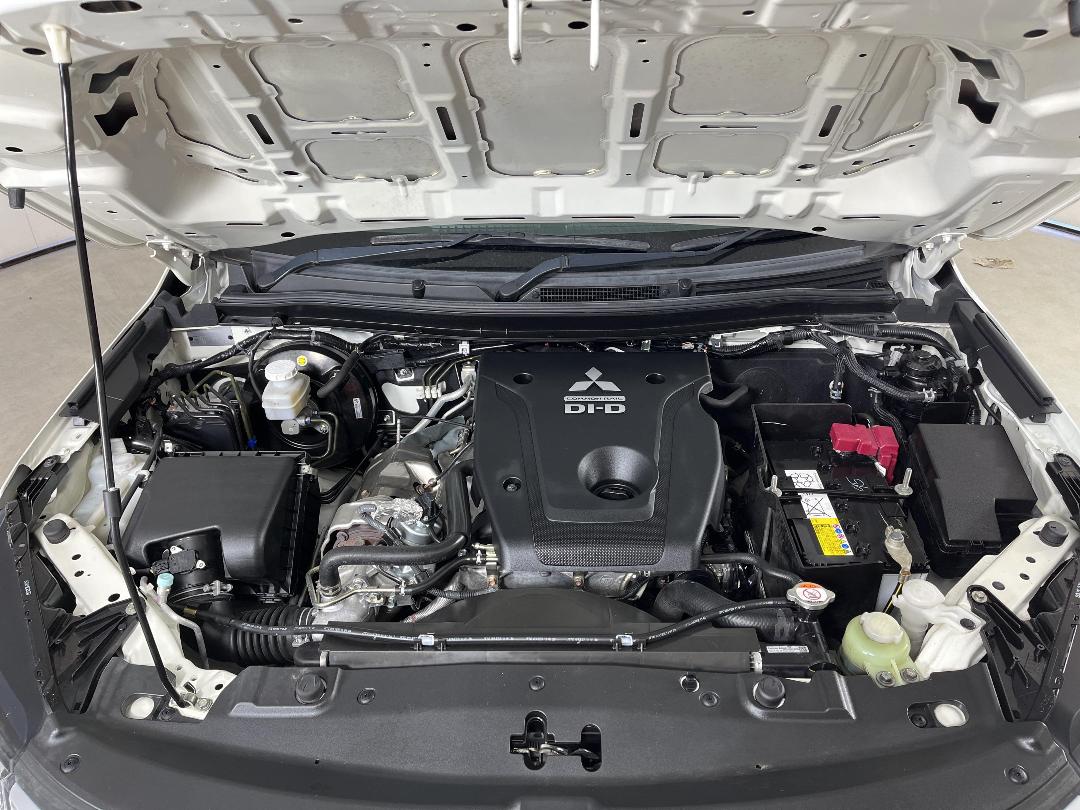 Photo '13' of Mitsubishi Triton